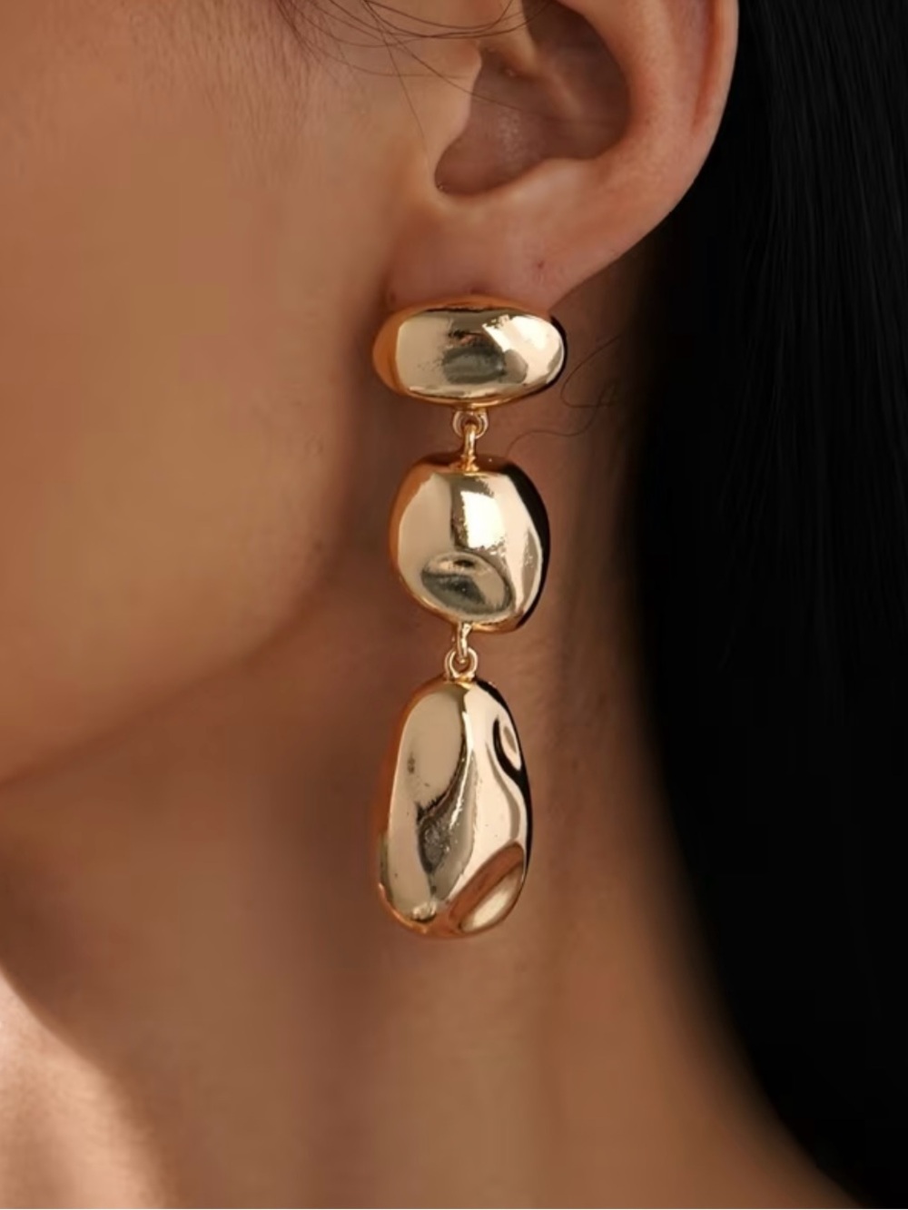 NEW! Gold Drop Sculptural Dangle Earrings. Luxury Earrings. Trandy Statement 💛 - Picture 3 of 5